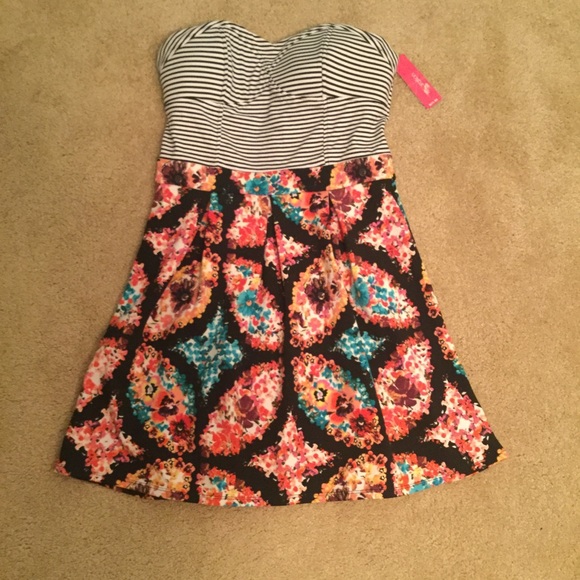 Cute strapless dress - Picture 1 of 6